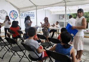 Vacunan a adolescentes y niños de Puerto Aventuras. Lili Campos expresa la importancia de contar con el esquema completo de vacunación contra la covid-19