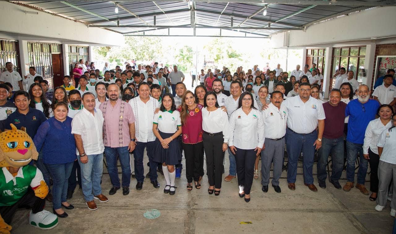 Mara Lezama equipa al CECyTE