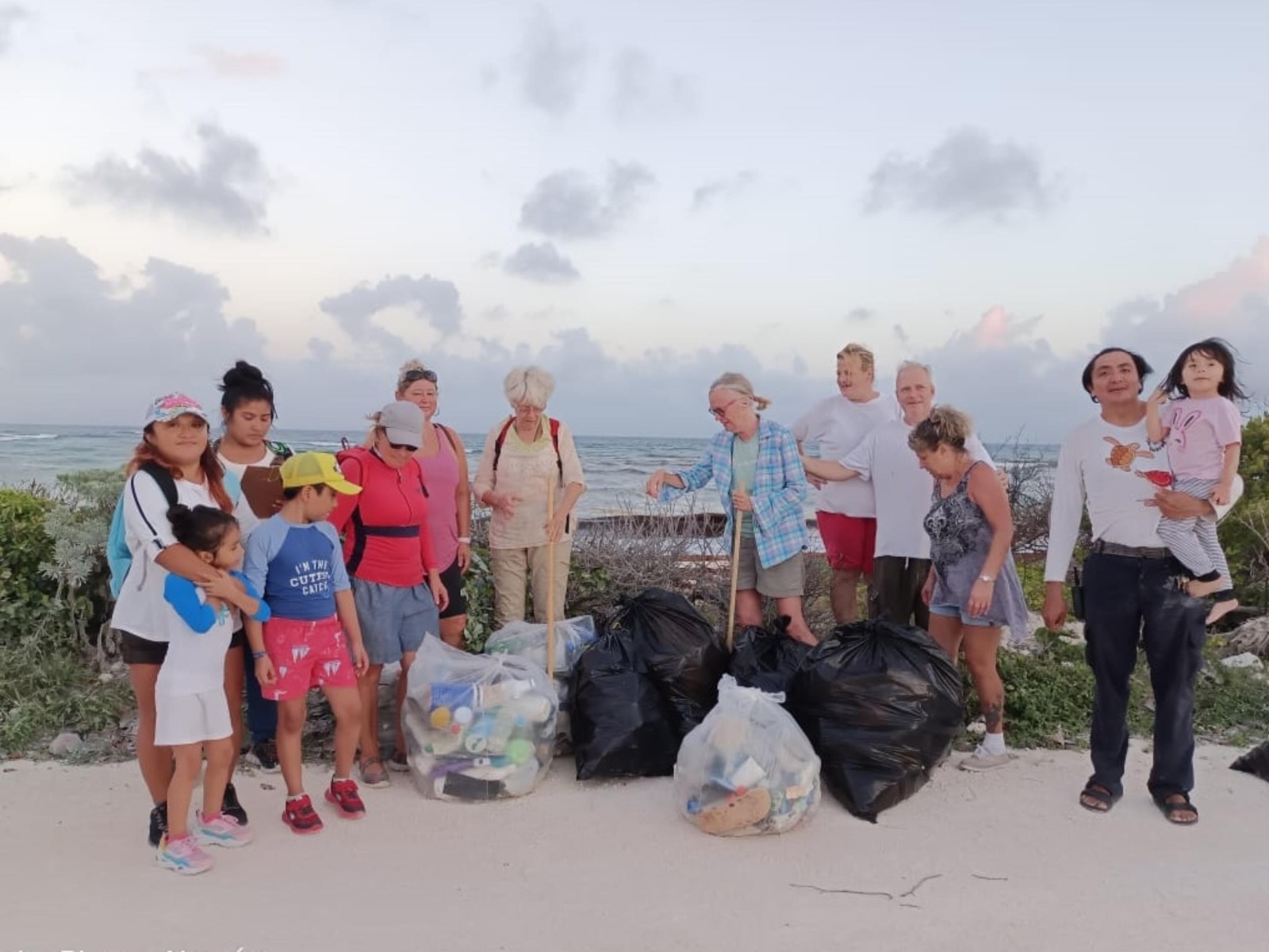 Realizan limpieza de playas en Cozumel