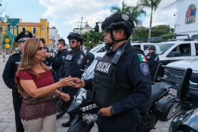 La gobernadora Mara Lezama entregó patrullas al municipio de Solidaridad. Esto se afianza el compromiso del Gobierno del Estado