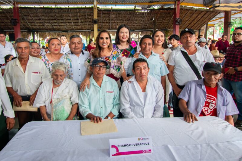El INMAYA entrega apoyo económico y en especie a dignatarios mayas