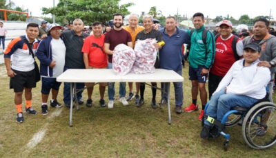 CODEQ entrega uniformes a la Selecciones de la Liga de Futbol I