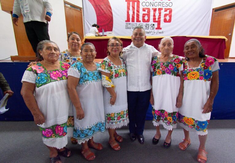 INMAYA entrega el Memorial del IV Congreso Maya