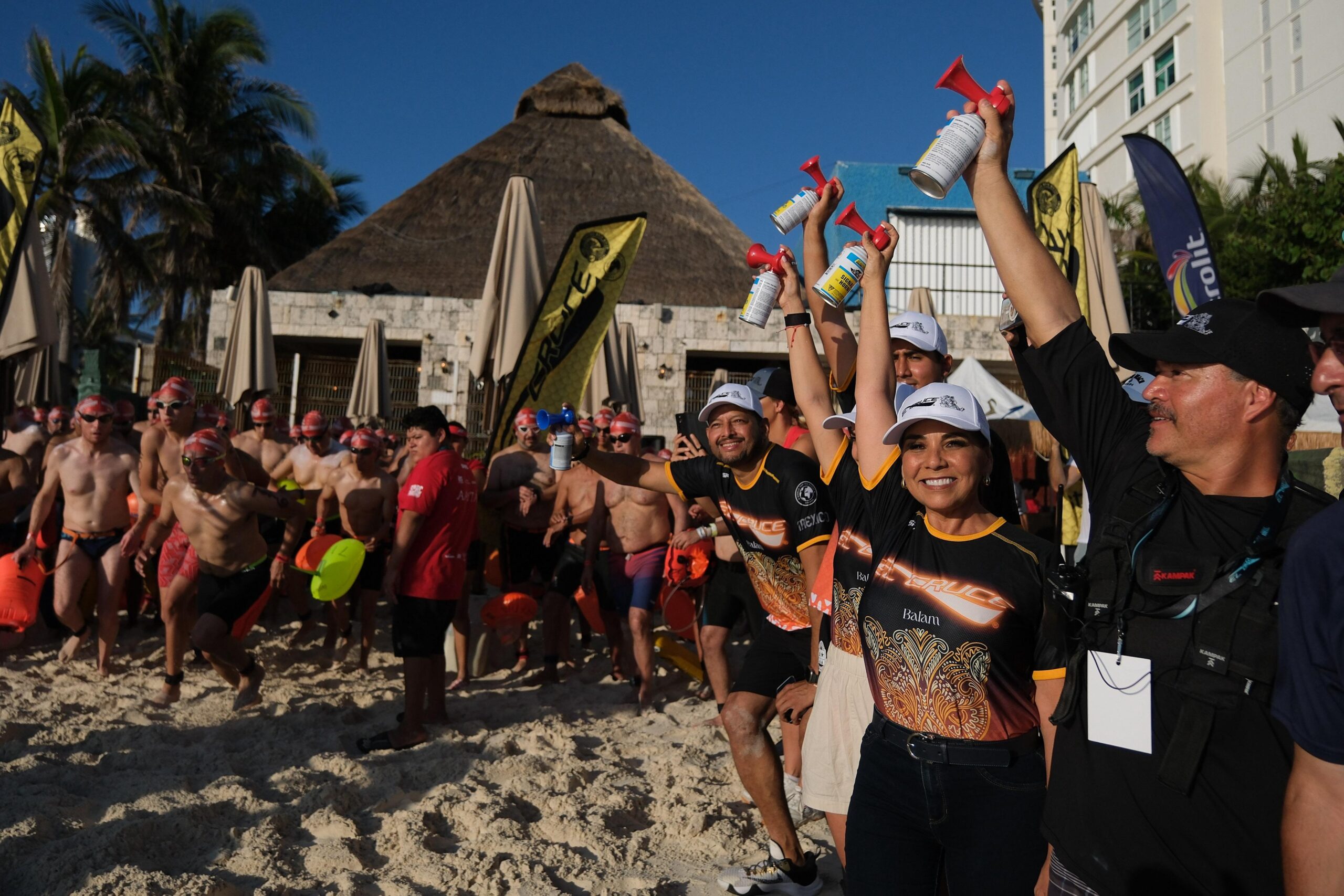 Competencia El Cruce, evento de aguas abiertas en Cancún