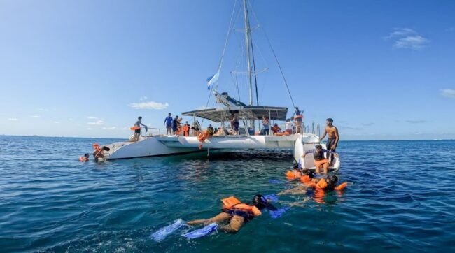 Excursión universitaria épica en Cancún Sailing, si buscas una aventura única en catamaranes con tus compañeros de universidad. Organiza una...