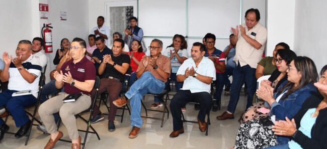 El programa 3XMiSalud del INMAYA promueve bienestar integral con la charla “Nutrir tu cuerpo, transformar tu vida”, mejorando la salud física y emocional en el entorno laboral.