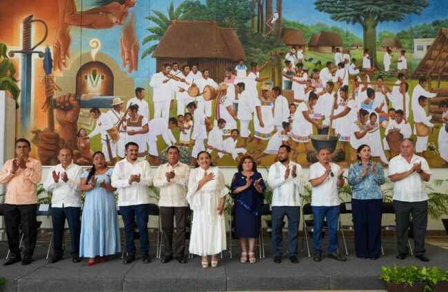 SEQ entrega estímulos y reconocimientos a maestras y maestros con 40 años de servicio educativo en Quintana Roo.