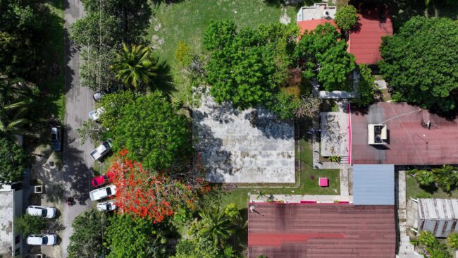 La gobernadora de Quintana Roo, Mara Lezama anuncia la construcción de un domo en la primaria Javier Rojo Gómez en Luis Echeverría en Othón P. Blanco.