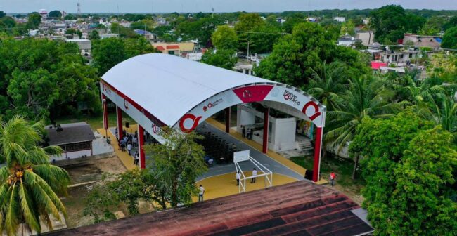 La primaria Santiago Pacheco Cruz de Chetumal ya tiene domo escolar. Mara Lezama cumple compromiso histórico.