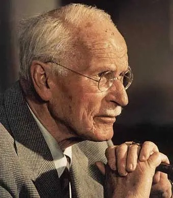 Carl Jung ¿Quién soy yo en 2025? uno de los padres de la psicología profunda, en resonando con fuerza hoy aunque no vivió en la era digital
