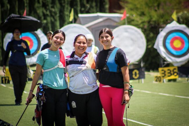 Yareni Chab y Gabriel Jaramillo, atletas de Quintana Roo, se preparan para el Campeonato Mundial Juvenil de Tiro con Arco en Canadá