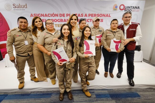 Mara Lezama entrega 39 bases laborales al Programa Vectores de los Servicios Estatales de Salud, garantizando justicia social y estabilidad laboral en Quintana Roo.