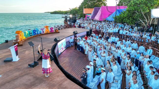 Dignatarios mayas y Mara Lezama en el 3er Informe al Pueblo, mostrando unidad y compromiso.