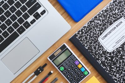 Descuentos en transporte, comida y entretenimiento.