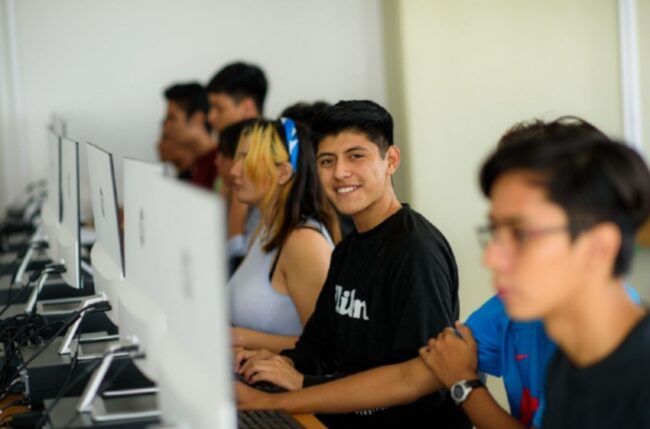 UQROO: Estudia en Cancún con identidad caribeña y su campus Cancún. La Universidad de Quintana Roo ofrece educación profesional accesible...