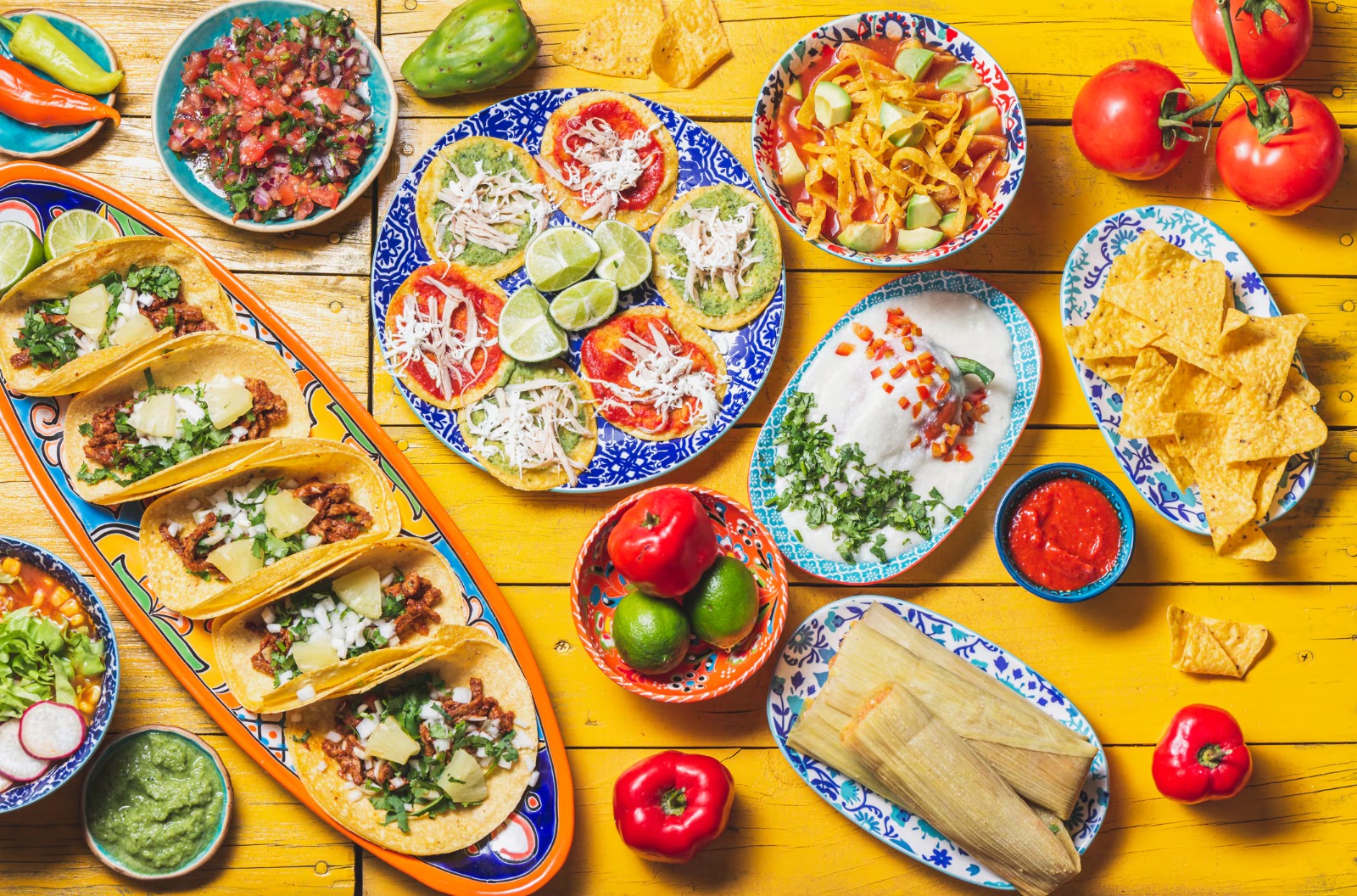 15 de septiembre: Comidas mexicanas que no pueden faltar en tu mesa. Celebra con pozole, chiles en nogada, tacos y más sabor patrio.