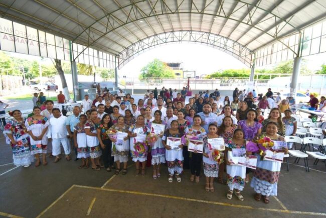 INMAYA entregó galardones durante el Día Internacional de la Mujer Indígena, reconociendo liderazgos femeninos indígenas.