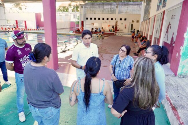 CODEQ atiende solicitudes de usuarios y mejora la Alberca Semiolímpica de Chetumal con mantenimiento integral y trabajo en equipo.