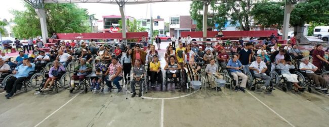 Mara Lezama entrega apoyos funcionales y sillas de ruedas en Quintana Roo para mejorar movilidad, independencia y bienestar social.