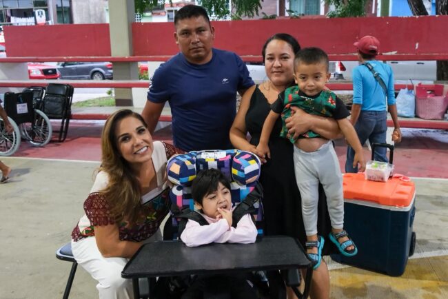 Mara Lezama entrega apoyos funcionales y sillas de ruedas en Quintana Roo para mejorar movilidad, independencia y bienestar social.