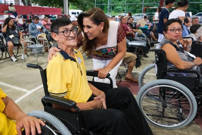 Mara Lezama entrega apoyos funcionales y sillas de ruedas en Quintana Roo para mejorar movilidad, independencia y bienestar social.