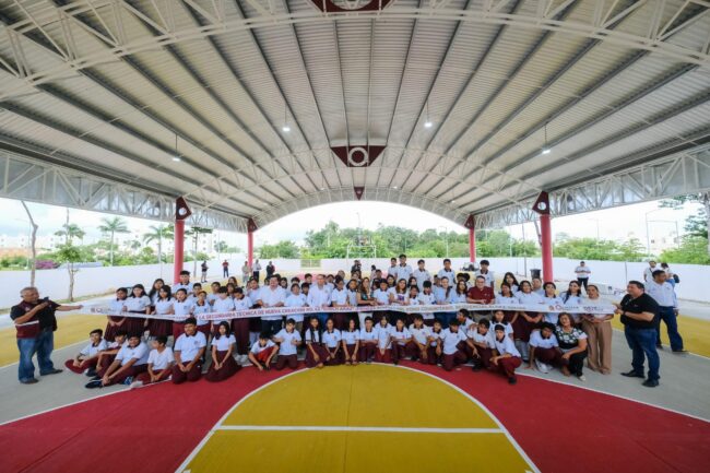 Mara Lezama entrega nueva Secundaria Técnica en Tulum No. 42 Kinich Ahau en Tulum con moderna infraestructura y energía solar con apoyo del IFEQROO.