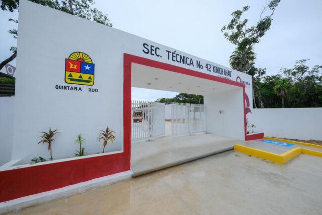Mara Lezama entrega nueva Secundaria Técnica No. 42 Kinich Ahau en Tulum con moderna infraestructura y energía solar con apoyo del IFEQROO.