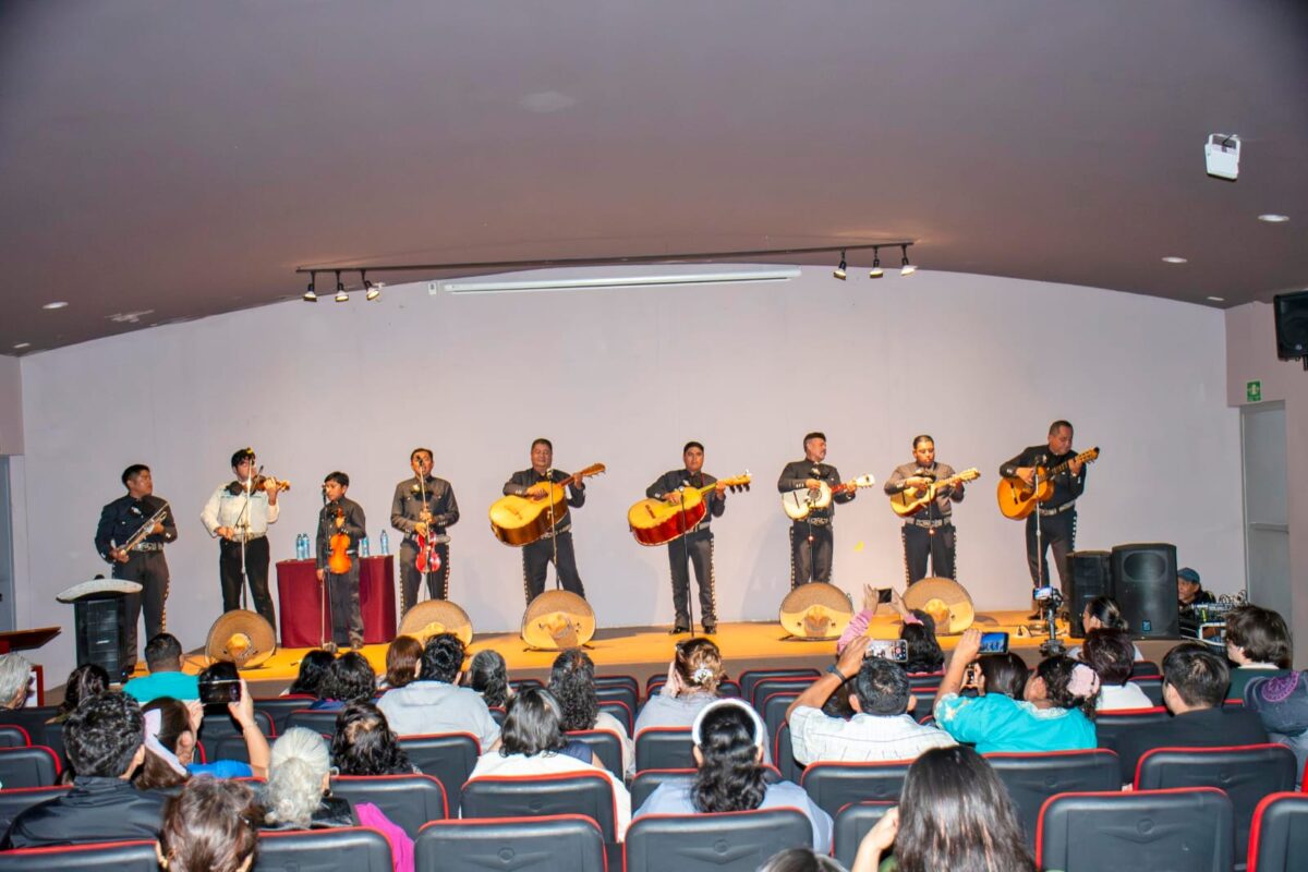 Mariachi Santa Cecilia celebra su 25 aniversario Mariachi Santa Cecilia celebra su 25 aniversario