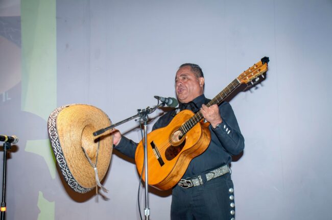 El Mariachi Santa Cecilia celebra su 25 aniversario en el Museo de la Isla con apoyo de la FPMC, destacando tradición y legado cultural.