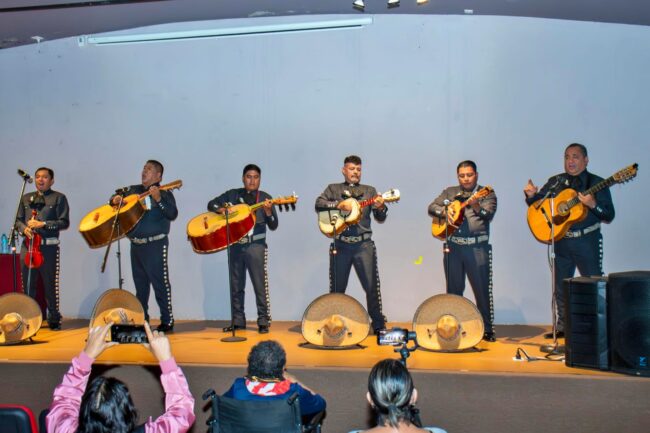 El Mariachi Santa Cecilia celebra su 25 aniversario en el Museo de la Isla con apoyo de la FPMC, destacando tradición y legado cultural.