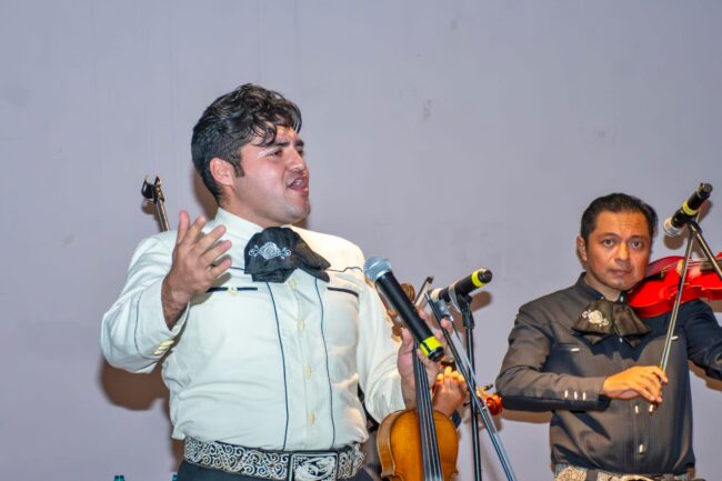 El Mariachi Santa Cecilia celebra su 25 aniversario en el Museo de la Isla con apoyo de la FPMC, destacando tradición y legado cultural.
