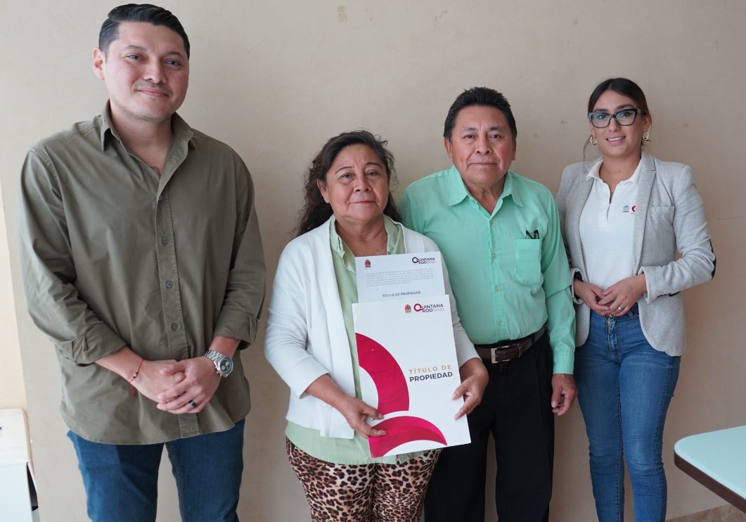 Regularización y entrega de títulos de propiedad por AGREPO