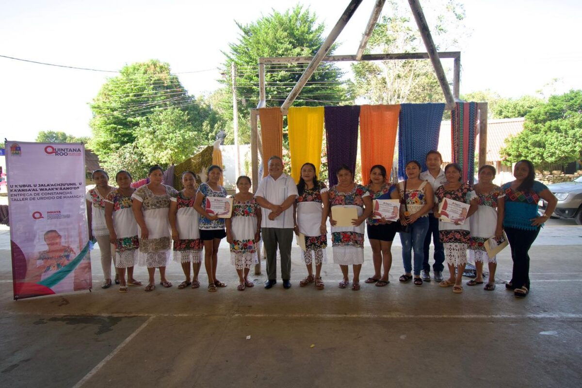 Entrega INMAYA certificados del Taller de Urdido de Hamacas Entrega INMAYA certificados del Taller de Urdido de Hamacas