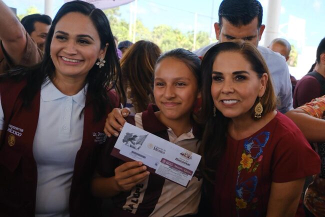 Beca Universal de Educación Básica, “Rita Cetina”, Mara Lezama. secundaria técnica “José Guadalupe Posada”.