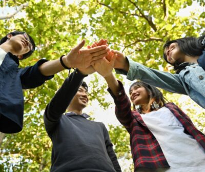 Crear conexiones universitarias es una superventaja para tu futuro profesional. Además, te ayuda a disfrutar la uni mientras construyes...