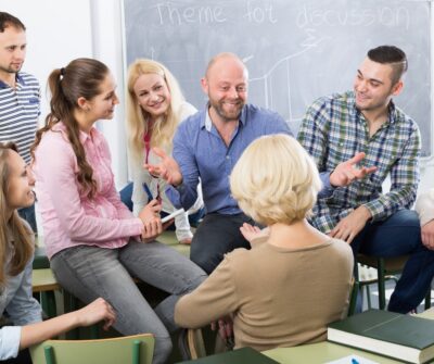 Crear conexiones universitarias es una superventaja para tu futuro profesional. Además, te ayuda a disfrutar la uni mientras construyes...