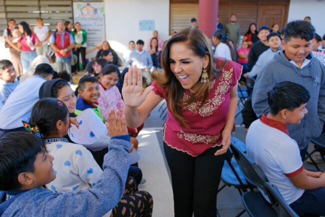 Inauguración de la obra en la primaria Enrique Estrella Oxté. Mara Lezama entrega domo escolar en Rancho Viejo.