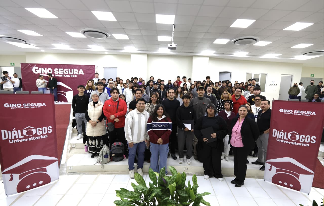 Gino Segura con universitarios Gino Segura con universitarios