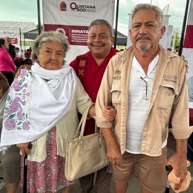 Apoyo de movilidad y entrega de bastones por INMAYA en la Caravana del Bienestar en Chetumal para adultos mayores.