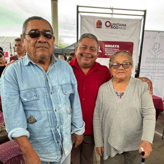 Apoyo de movilidad y entrega de bastones por INMAYA en la Caravana del Bienestar en Chetumal para adultos mayores.