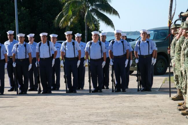 Mara Lezama encabeza izamiento de Bandera en Chetumal e inicia festejos del Ejército y Fuerza Aérea Mexicanos.