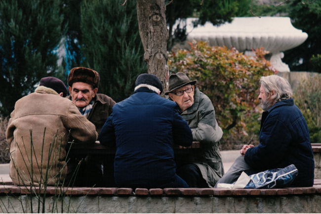 ¿Antes todo era mejor? La nostalgia selectiva y el sesgo de positividad explican por qué idealizamos el pasado