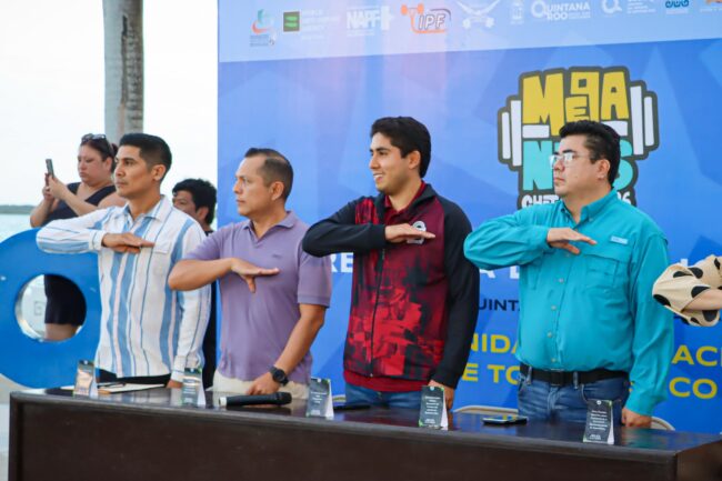 Competidores de powerlifting durante el campeonato nacional en Chetumal, Quintana Roo.