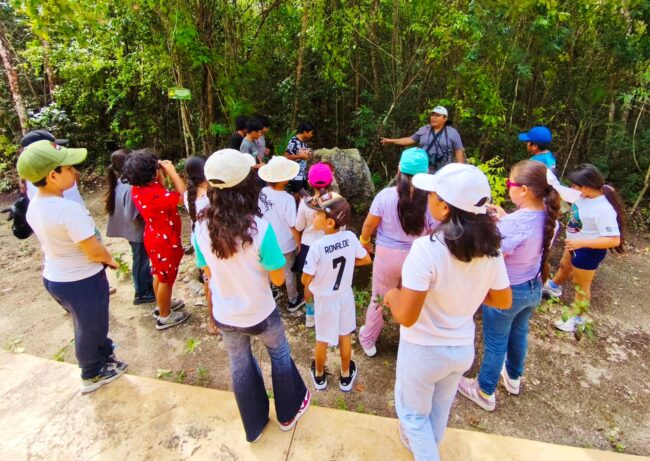 Descubriendo la Naturaleza en Cozumel con actividades lúdicas y recorridos guiados de la FPMC y PAS en el Parque Urbano Corazón.