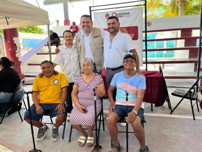 INMAYA Entrega bastones durante la Caravana de Bienestar en Holbox y Kantunilkín impulsando movilidad e inclusión social en Quintana Roo.
