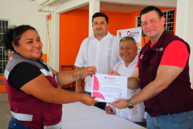 Con las constancias del "Taller de Introducción a la Lengua Maya", impartido por el INMAYA, fortalecen la identidad cultural en Quintana Roo.