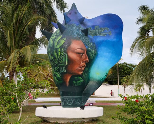 La escultura "El Caracol” ubicada en Chetumal y que es una obra de Gerardo Barragán, fue rehabilitada por el gobierno de Mara Lezama.