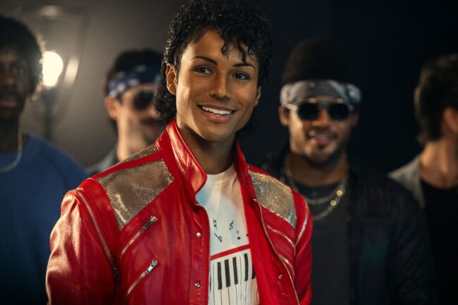 Michael, la biopic de Michael Jackson, divide a la crítica y conquista al público. Conoce su impacto en taquilla, música y tendencia...