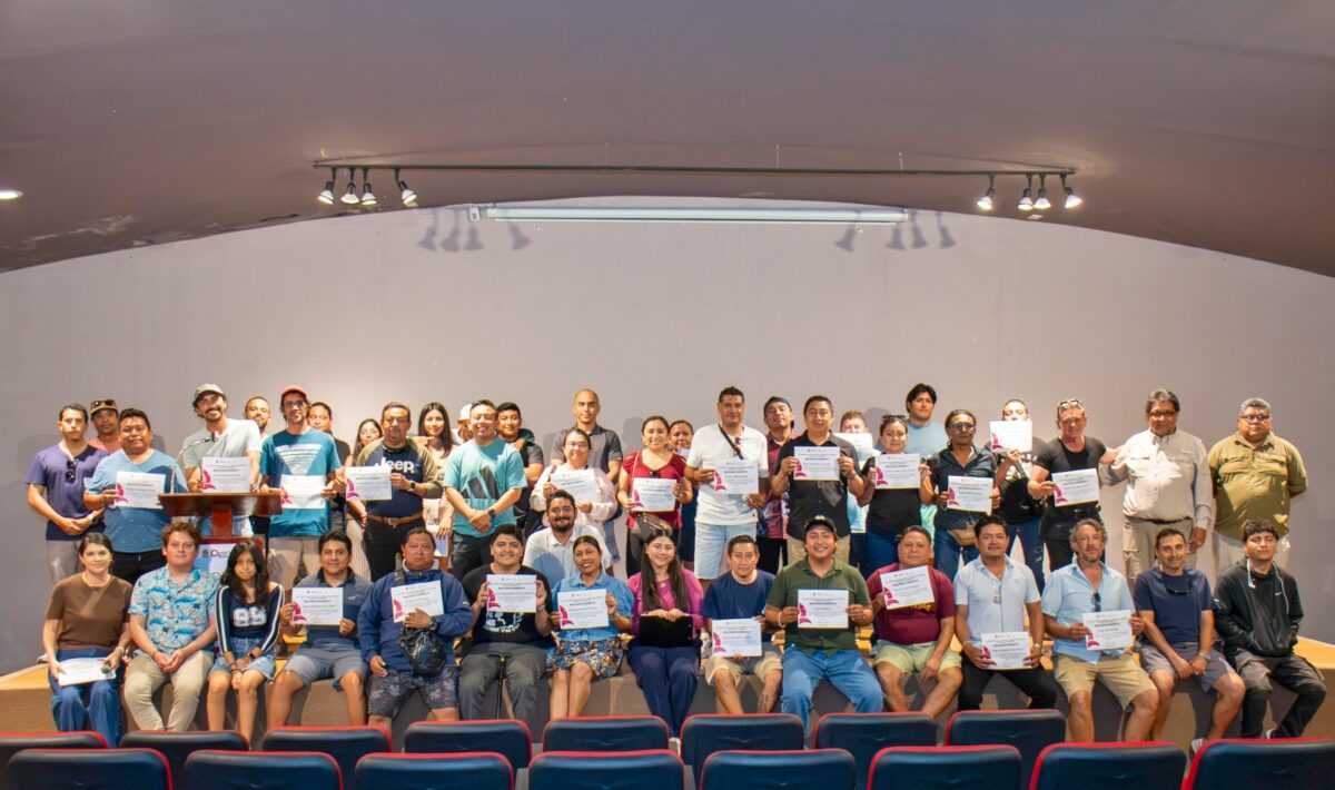 Guías de turismo aprenden la interpretación biocultural en Cozumel