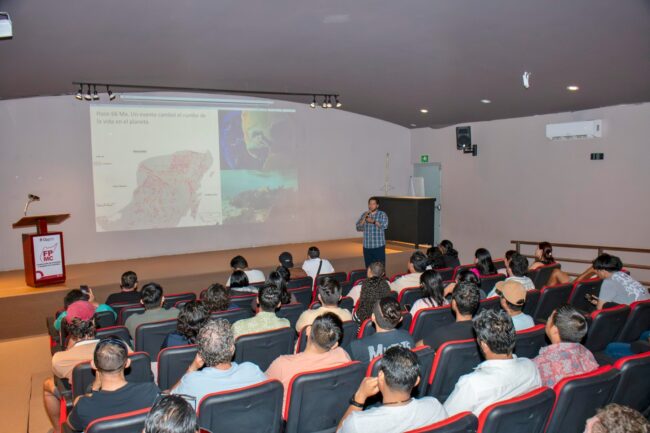 Capacitación a guías de turistas para la interpretación del patrimonio Biocultural de Cozumel por la FPMC, promover la conservación.
